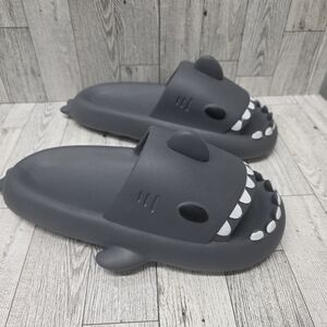 Shark-Themed Gray Women's Slippers